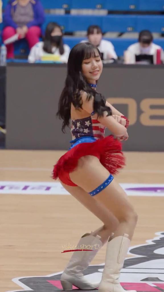 最好的啦啦隊(duì)小姐姐！自信，健康充滿活力！